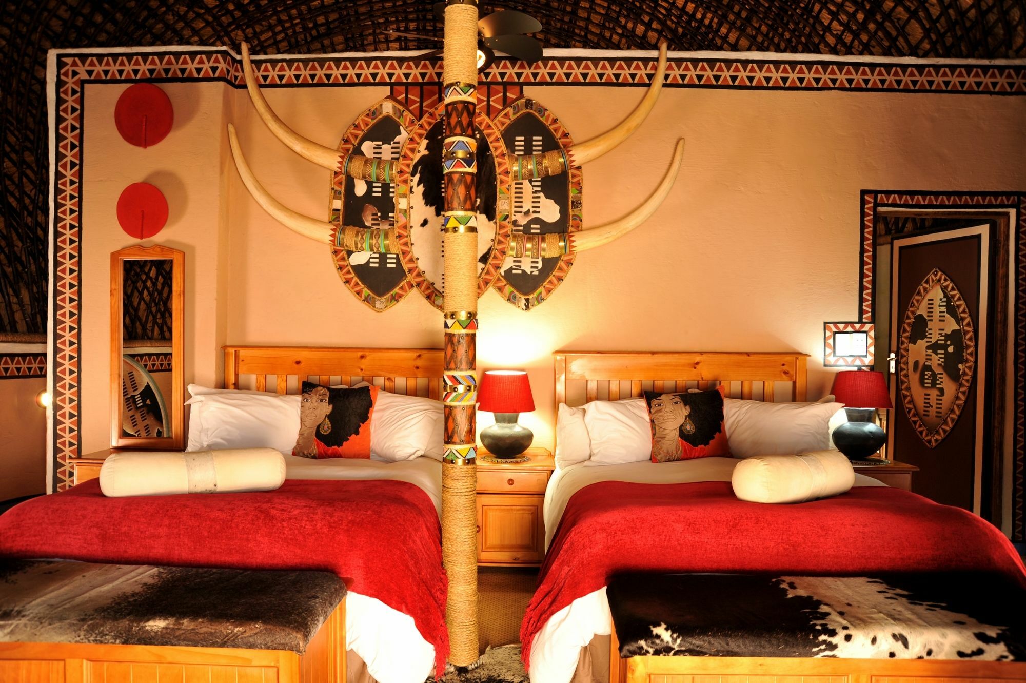 Aha Lesedi African Lodge & Cultural Village Broederstroom Екстер'єр фото