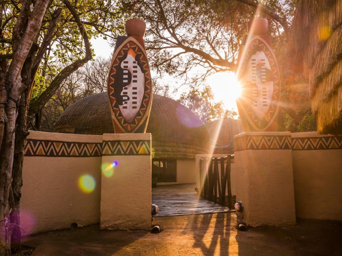 Aha Lesedi African Lodge & Cultural Village Broederstroom Екстер'єр фото