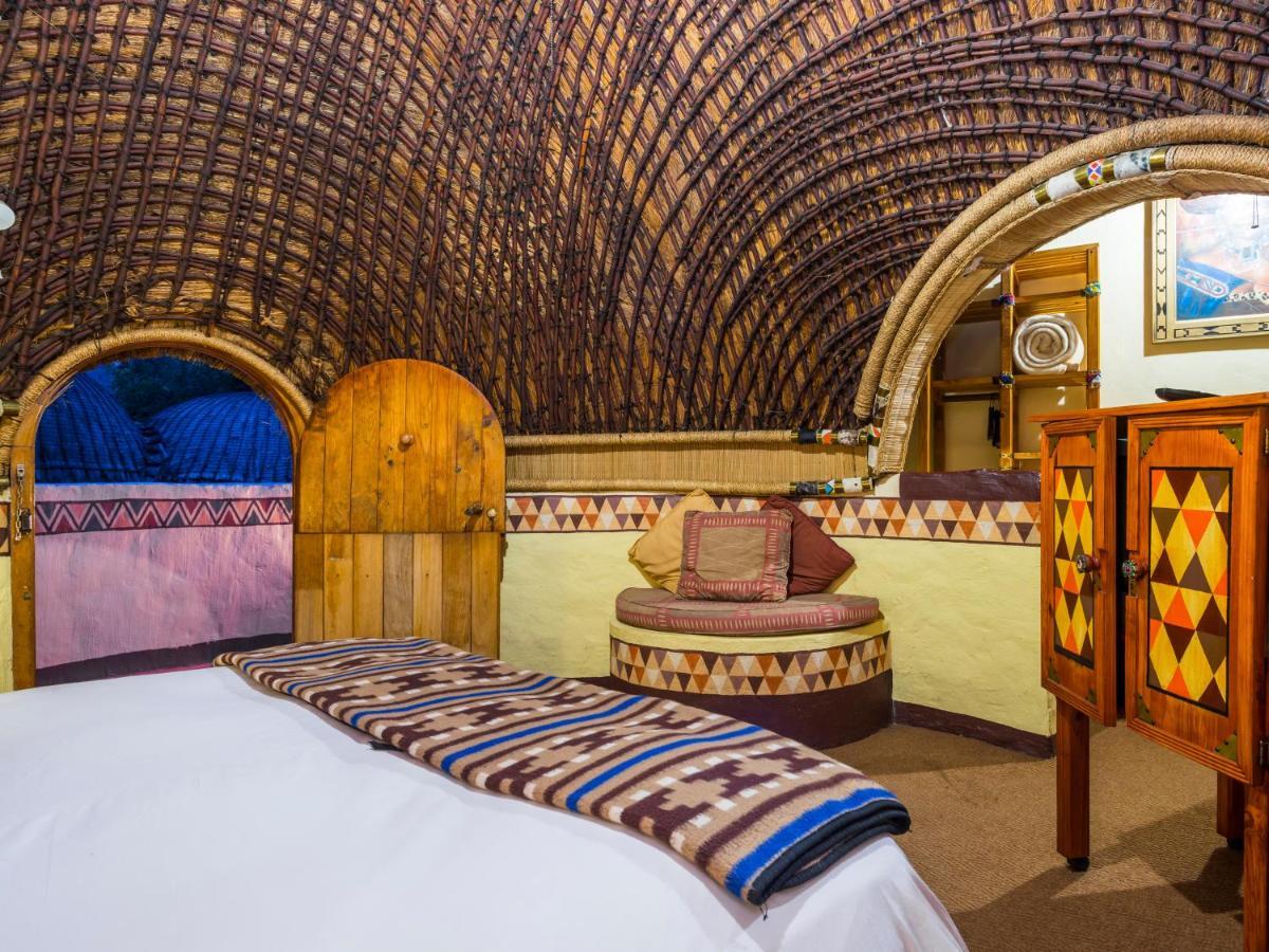 Aha Lesedi African Lodge & Cultural Village Broederstroom Екстер'єр фото
