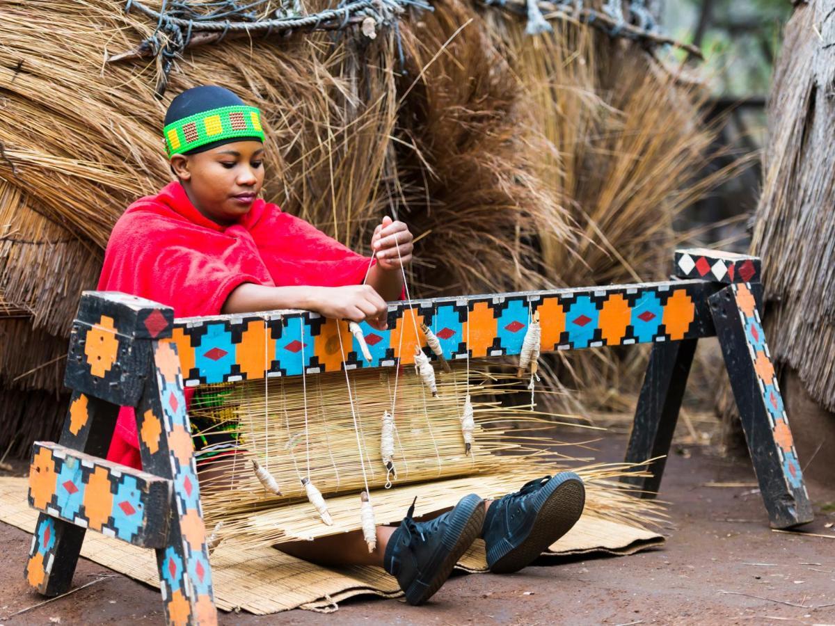 Aha Lesedi African Lodge & Cultural Village Broederstroom Екстер'єр фото